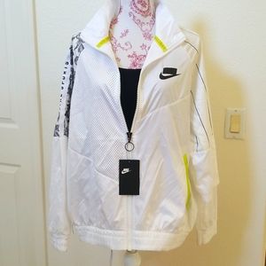 NEW AUTHENTIC  Nike women jacket